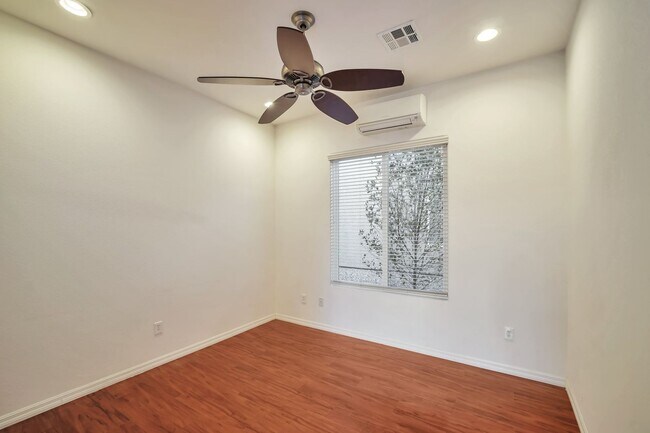 Building Photo - 2585 Portsmouth Creek Ave