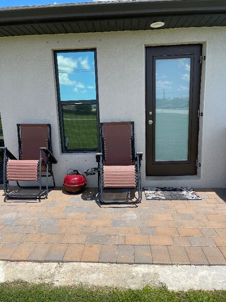 Building Photo - 2116 NE 8th Pl