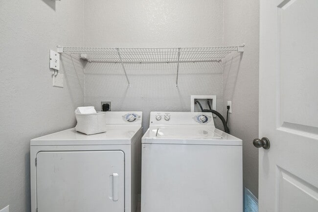 Building Photo - Elegant 1-Bedroom Condo with Lakeside Views in Resort-Style Community