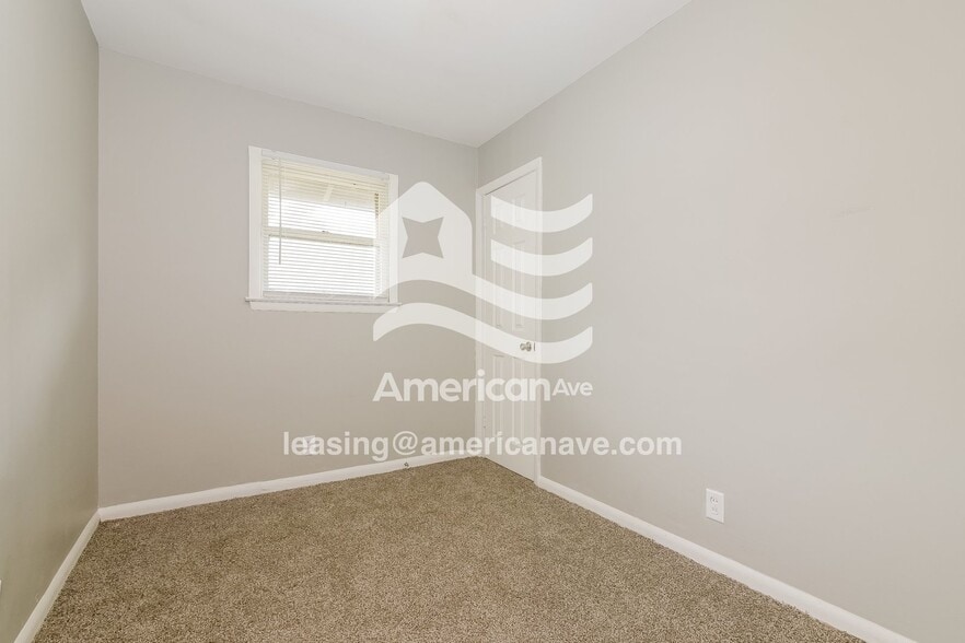 Building Photo - 3876 Parker St