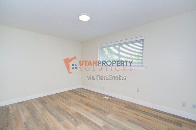 Building Photo - 3910 1040 E