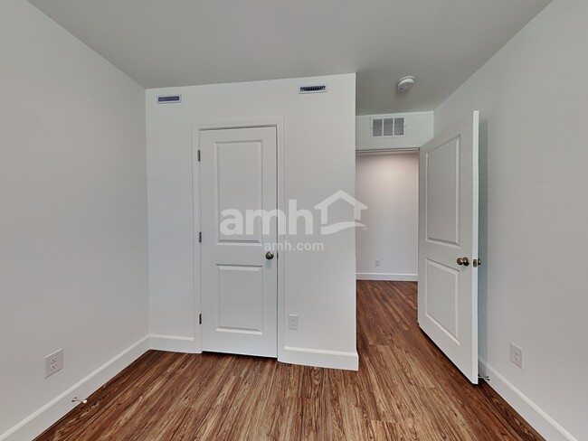 Building Photo - 9121 Liberty Cap Ct