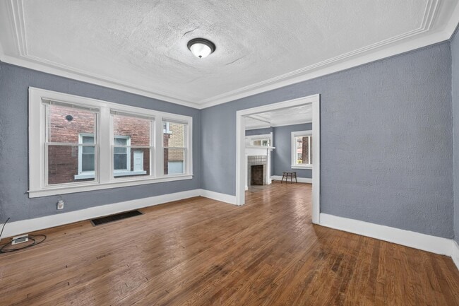 Building Photo - 2025 Calvert Ave