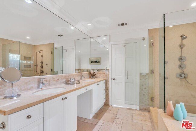 Building Photo - 2177 Summitridge Dr