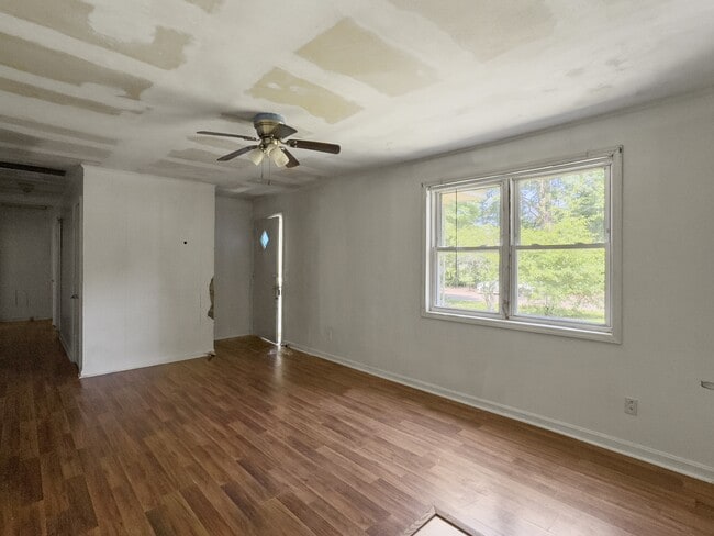 Building Photo - 1137 Carter Rd