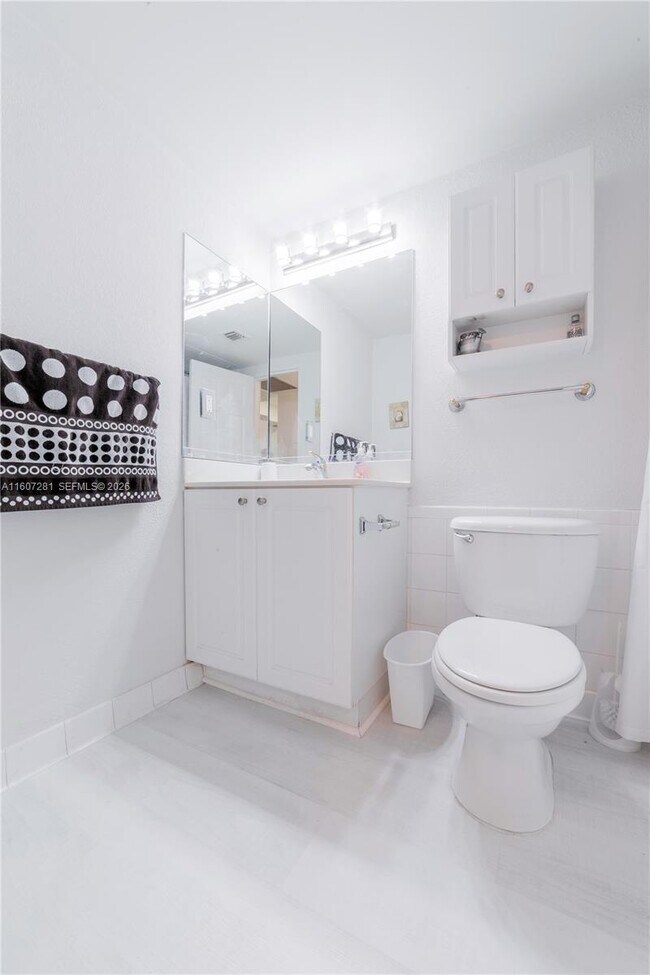 Building Photo - 2501 S Ocean Dr