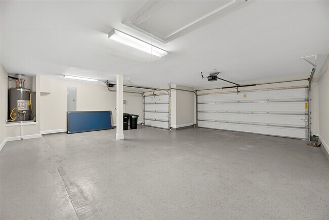 Building Photo - 10510 Trinity Springs Dr