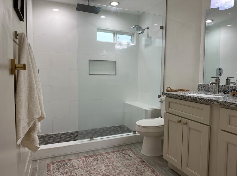 Building Photo - 5006 Deer Point Dr