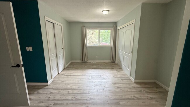 Building Photo - 20251 Eagle River Rd