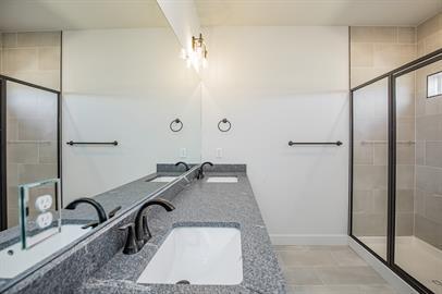 Building Photo - 937 Cook St