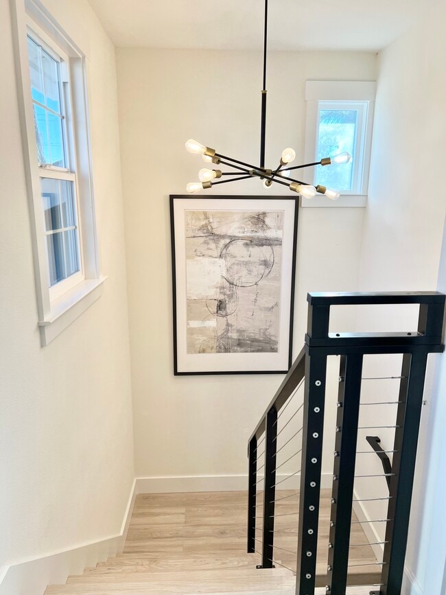 Building Photo - 392 N 7th St