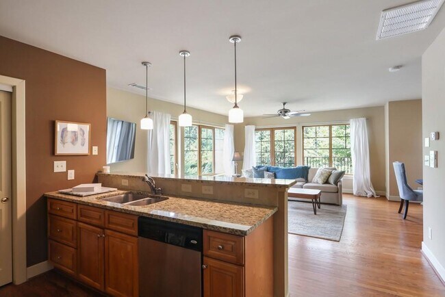Building Photo - 1442 Dresden Dr
