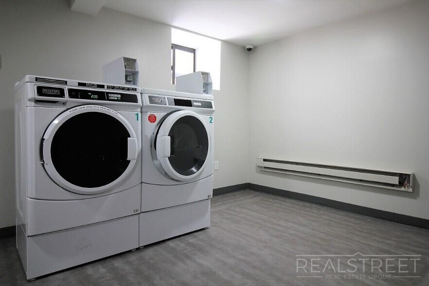 Building Photo - Brand New 1 Bed w Full Kitchen Amenities i...