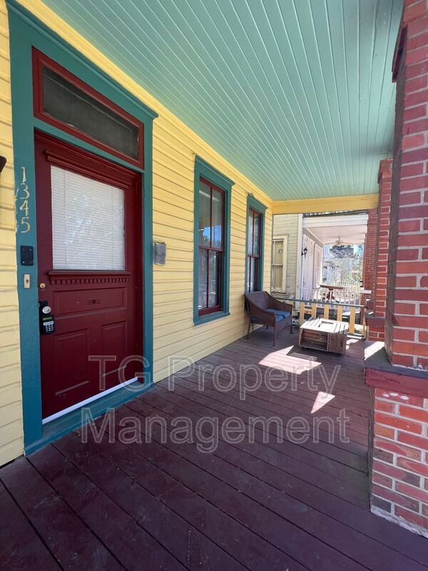 Building Photo - 1345 N Laura St