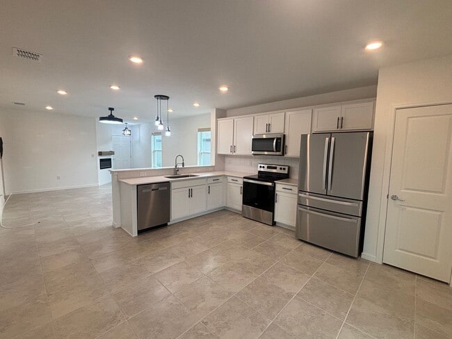 Building Photo - Stunning 3/2 in 55+ Stone Creek - Will rent quick