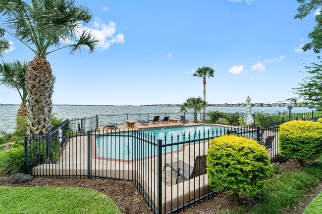 Building Photo - 309 Lakeside Ln