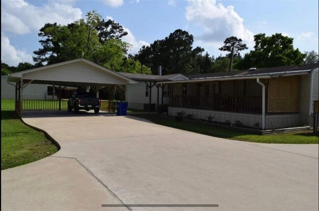 Building Photo - 320 Stewart St