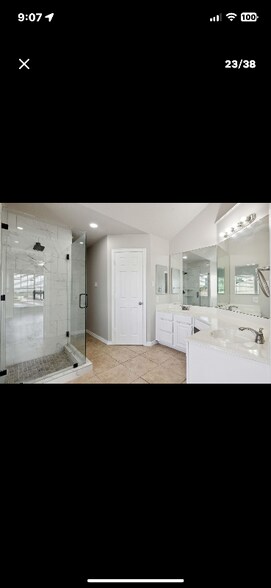 Building Photo - 344 Parkview Dr