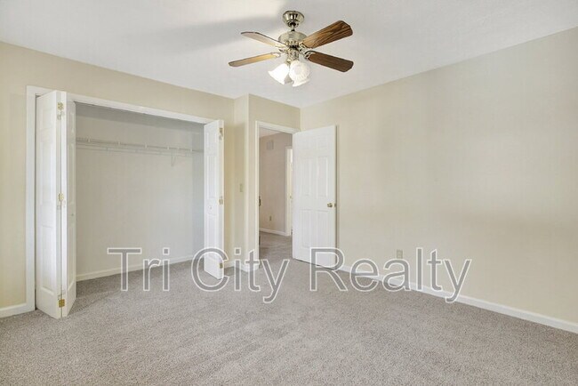 Building Photo - 216 Shadowood Ln