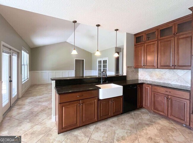 Building Photo - 242 Waters Edge Dr