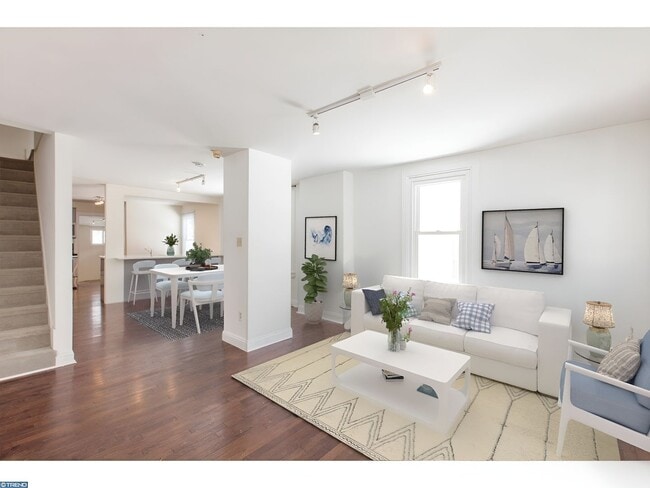 Building Photo - Beautifully Renovated 4 Bedroom, 1.5 Bath ...