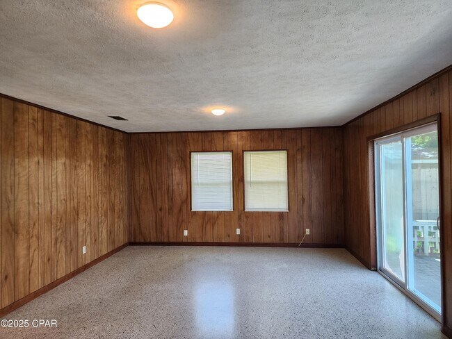 Building Photo - 16236 E Lullwater Dr