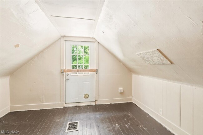 Building Photo - 285 Sumner Ct