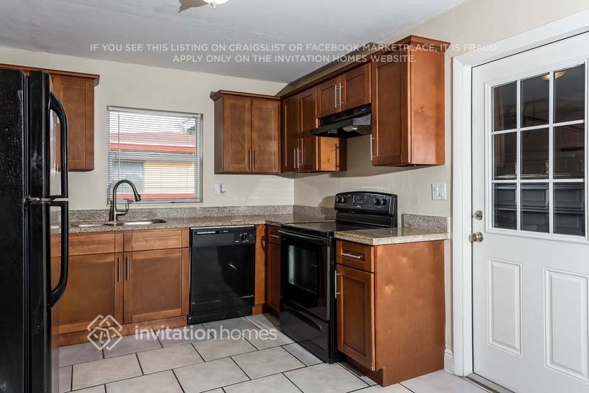 Building Photo - 533 W Dayton Cir