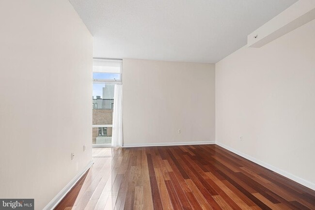 Building Photo - 22 S Front St