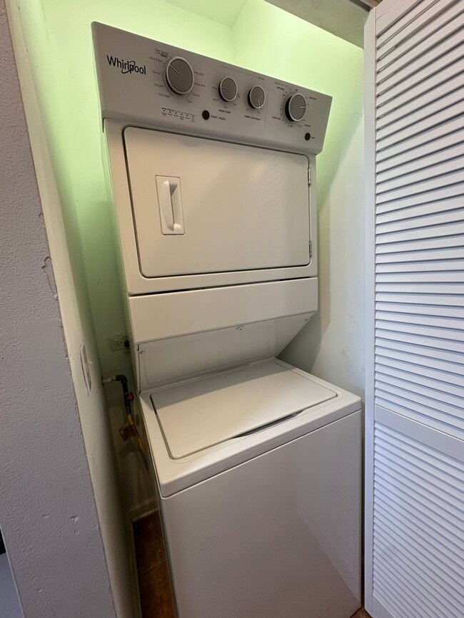 Building Photo - 7734 N Paulina St