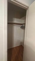 Building Photo - 223 Bay Colony Dr