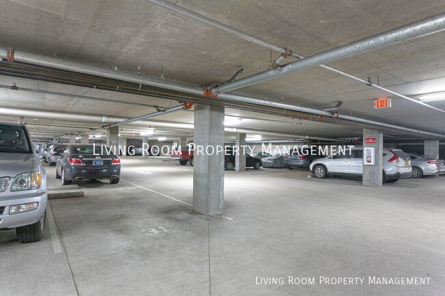 Building Photo - Luxury Pinnacle Condo With Parking and a V...