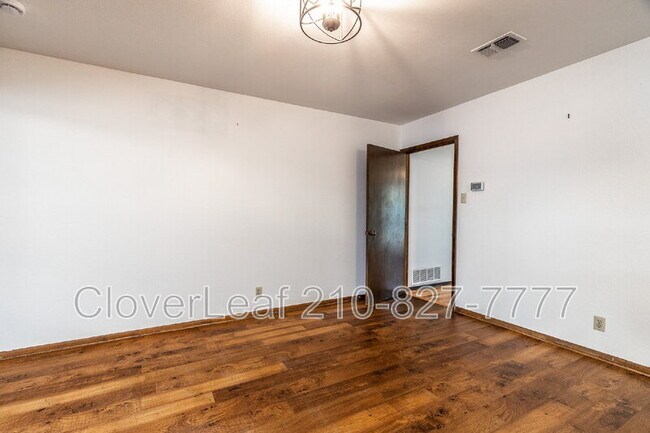Building Photo - 3503 Clearfield Dr