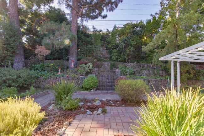 Building Photo - 908 Glennan Dr