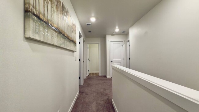 Building Photo - 5 Bedroom / 3 Bath Home with Fully Fenced ...