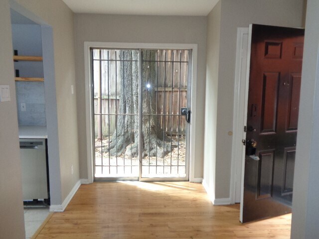 Building Photo - 2225 Mimosa Dr