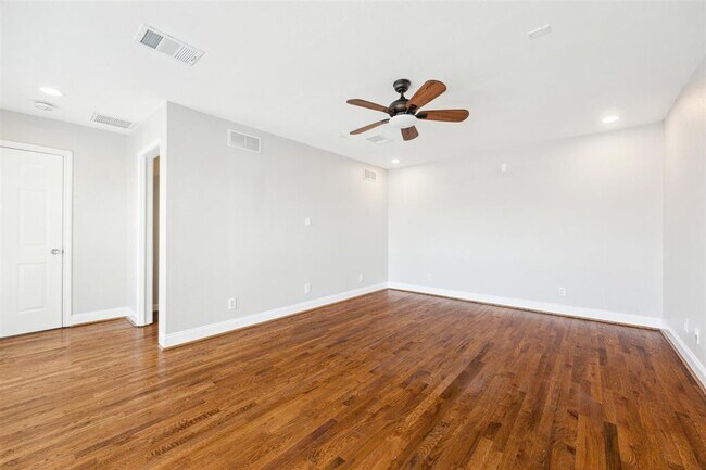 Building Photo - 6649 Fairfield St