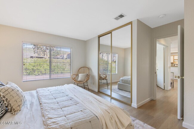 Building Photo - 501 Via Colinas