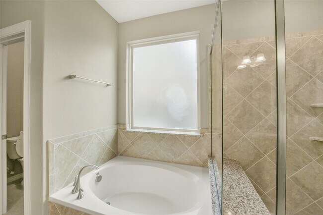 Building Photo - 9651 Thimbleweed Dr