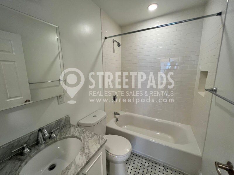 Building Photo - 1 Langdon Sq