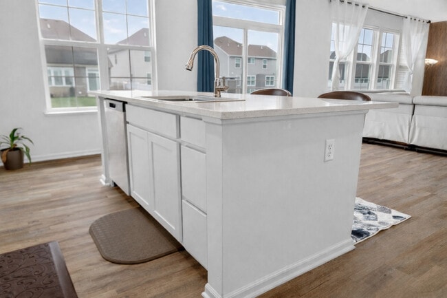 Building Photo - 395 S Pointe Ave