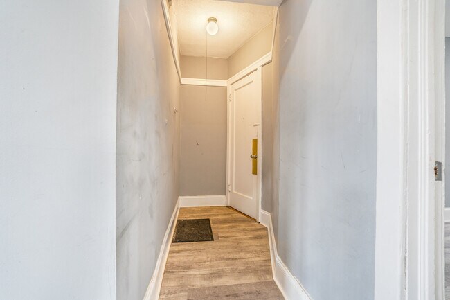 Building Photo - 1707 W Wallen Ave