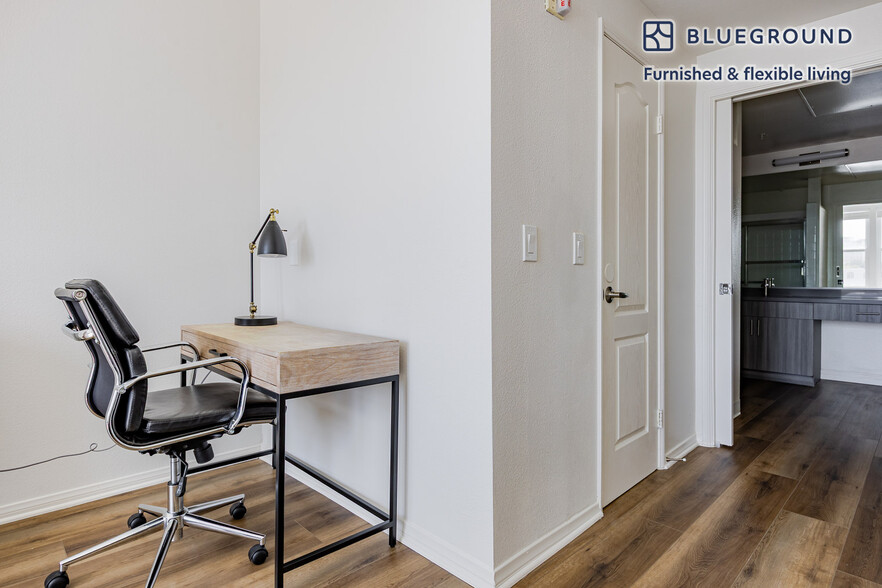 Building Photo - 13603 Marina Pointe Dr