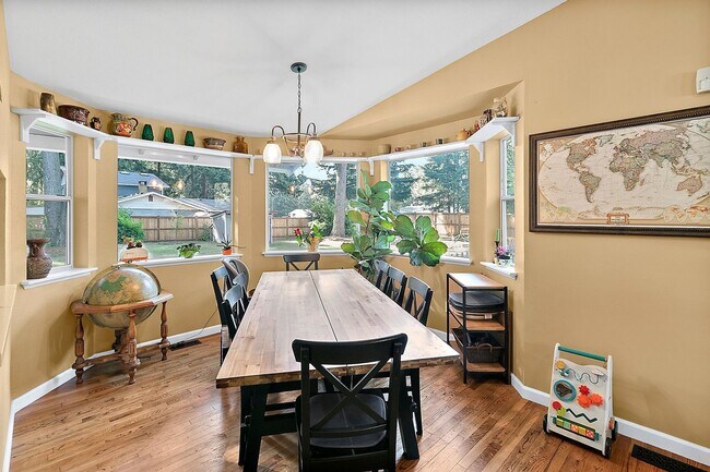 Building Photo - Lakeside Living in Lacey's Lake Forest Nei...