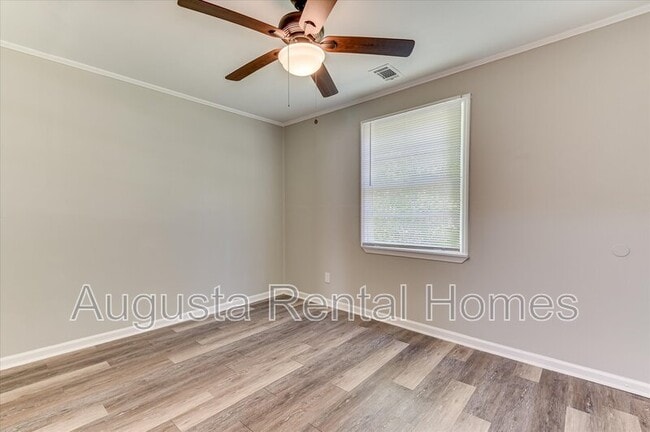 Building Photo - 2128 Roosevelt Dr