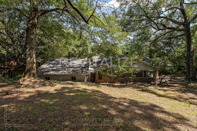 Building Photo - Beautifully Updated 3-Bedroom Home with Granite Kitchen & Sunroom Retreat!