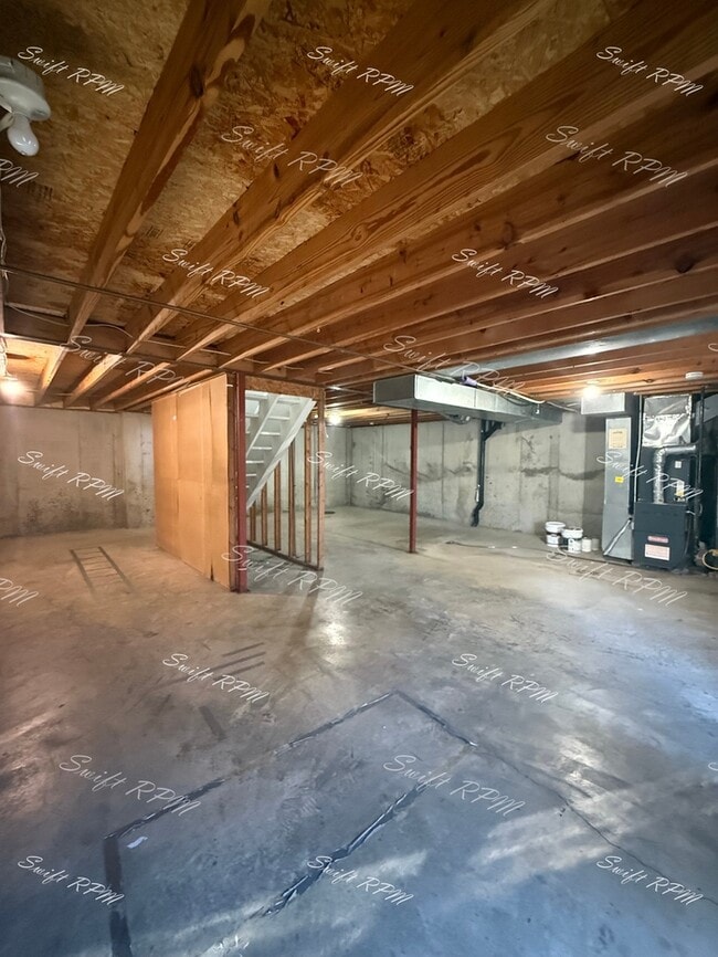 Building Photo - 15602 Maple St