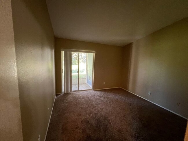 Building Photo - 2075 Isle Royal Ct SE