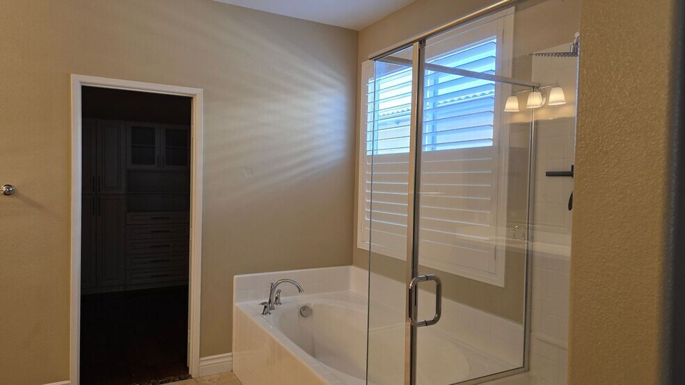 Building Photo - 5013 Clematis Ct