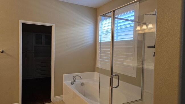 Building Photo - 5013 Clematis Ct